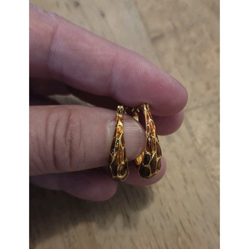 VTG Joan Rivers hoop earrings